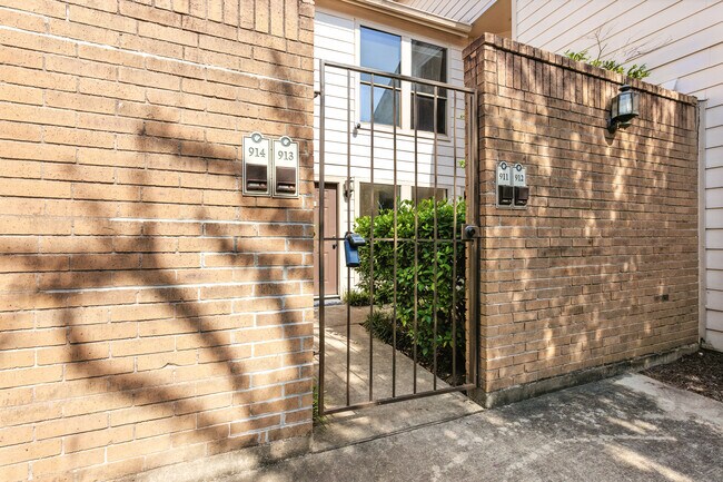 Foto del edificio - 2277 S Kirkwood Rd