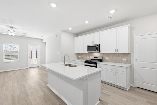 Building Photo - 5611 Chasewood Dr