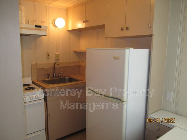 Building Photo - 211 Forest Ave