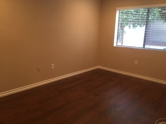 Building Photo - Los Caballeros #121