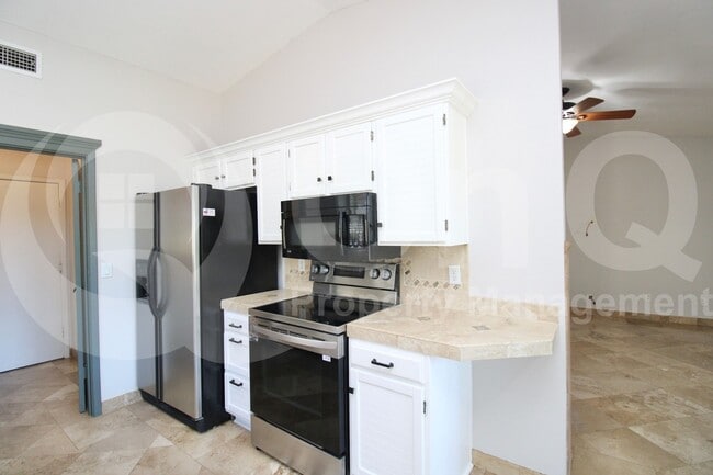 Building Photo - 946 N Ricardo Cir
