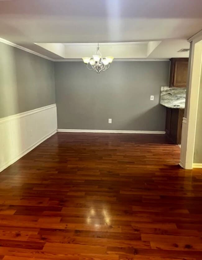 Building Photo - Big 2br/2ba house off Highland w/ slab gra...
