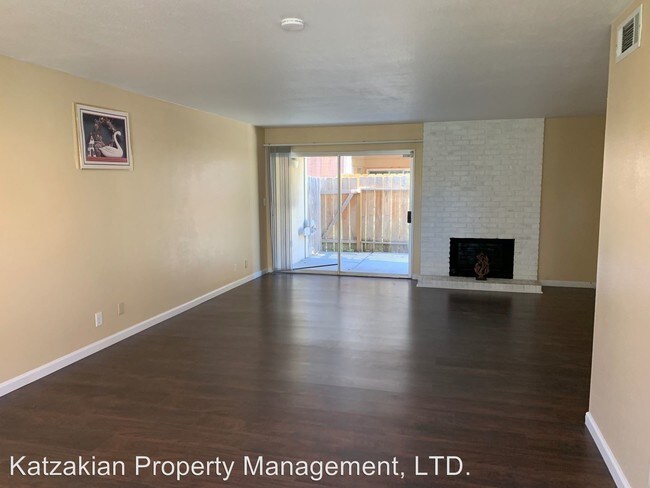 Foto del edificio - 2421 Country Club Blvd