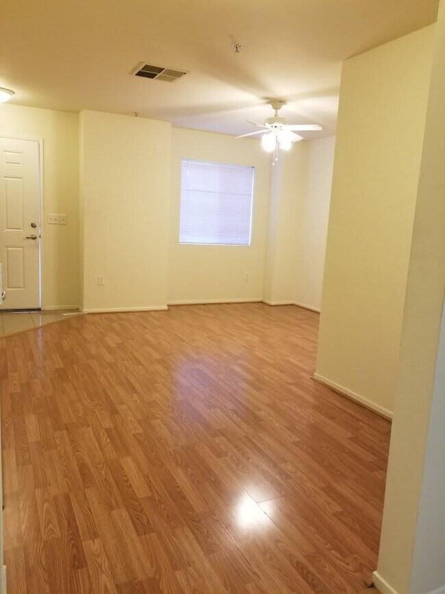 600 Hosking Ave Unit 17D, Bakersfield, CA 93307 Condo for Rent in