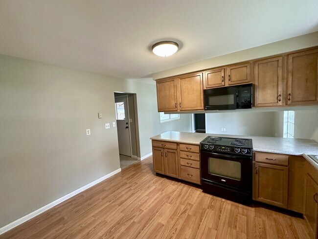 Foto del edificio - 227 Creekwood Dr