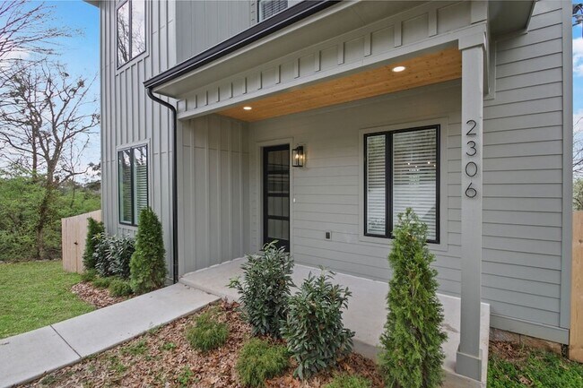 Building Photo - 2306 Ilolo St