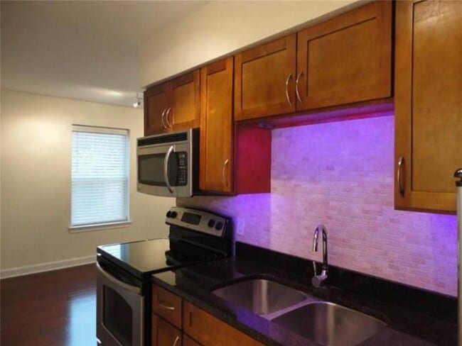 Building Photo - 2020 S Congress Ave