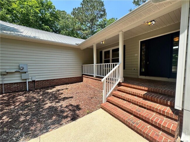 Foto del edificio - 4011 Woods Ct