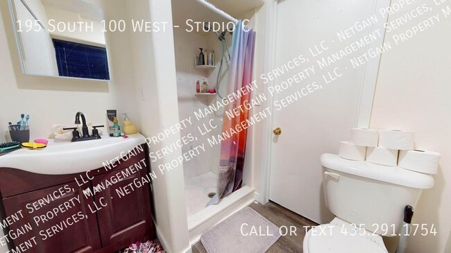Foto del edificio - Married/couple Student Housing Studio