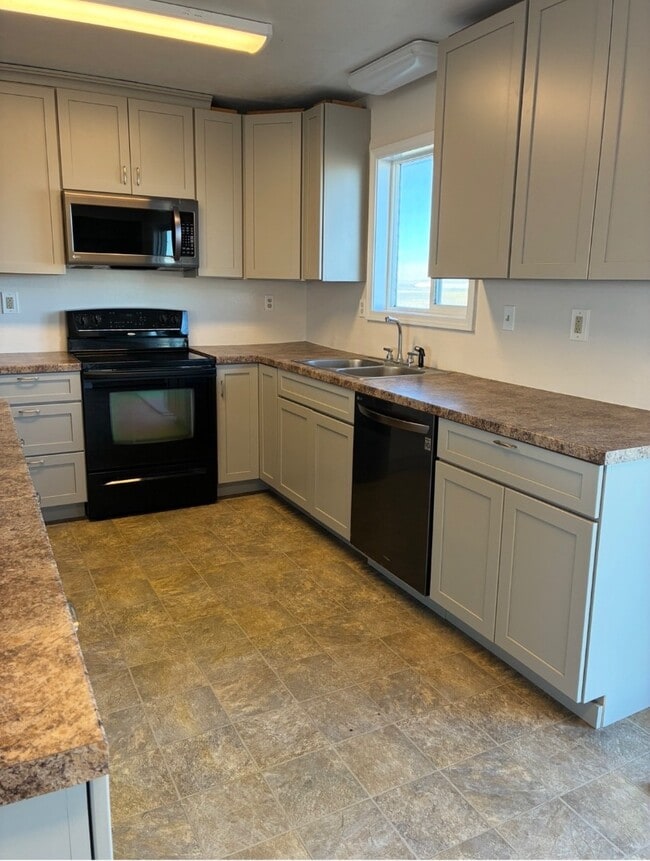 Building Photo - 2862 E 400 S