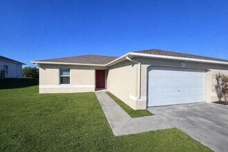 Building Photo - 338 Harold Ave S