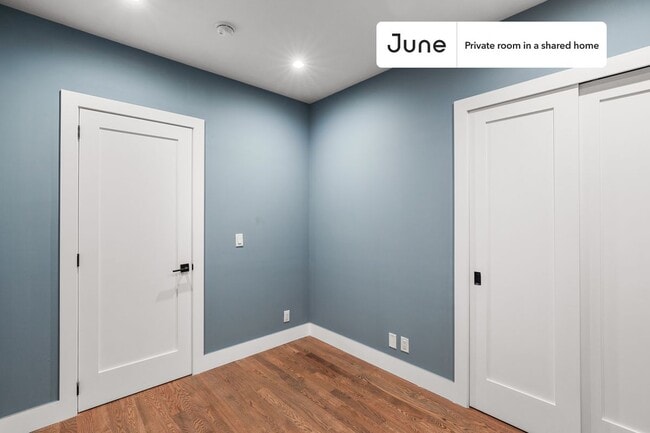 Foto del edificio - Private bedroom in 4 bed/2 bath Home