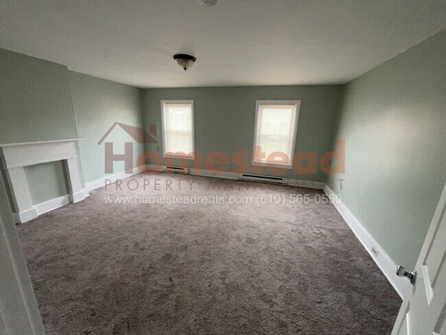 Building Photo - 637 Cherry St