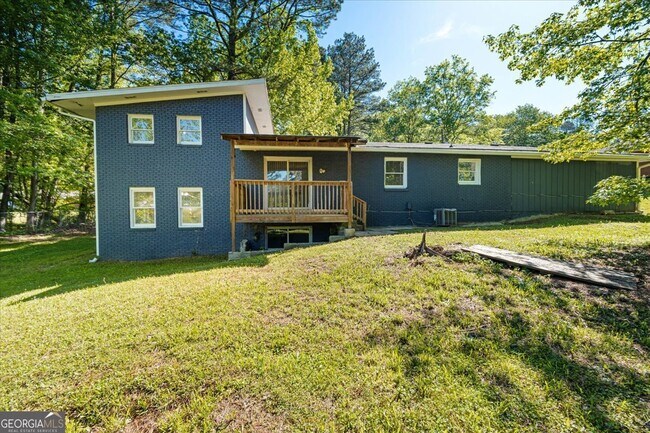 Foto del edificio - 558 Plainville Dr SW