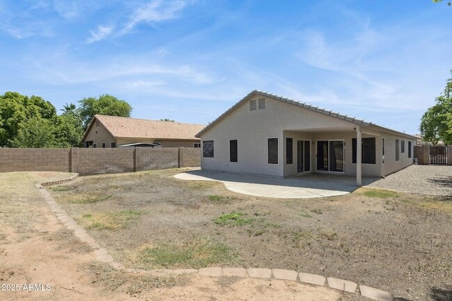 Building Photo - 1556 N Rockwell Ct