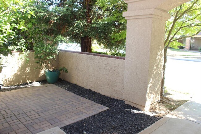 Foto del edificio - 9753 N Backer Ave