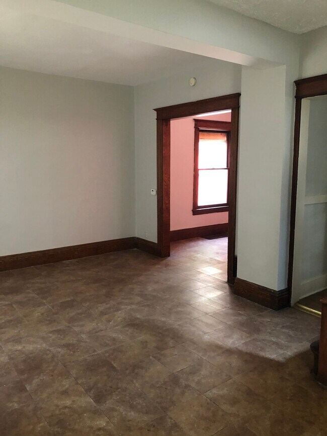 Building Photo - 109 Roycroft Dr