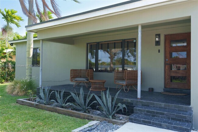 Building Photo - 14818 S Biscayne River Dr