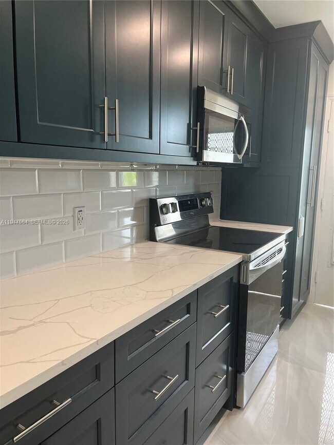 Foto del edificio - 3922 NE 166th St