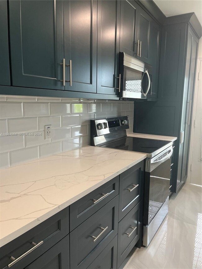 Building Photo - 3922 NE 166th St