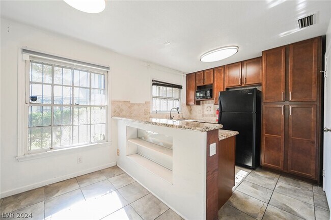 Foto del edificio - 1453 Lorilyn Ave
