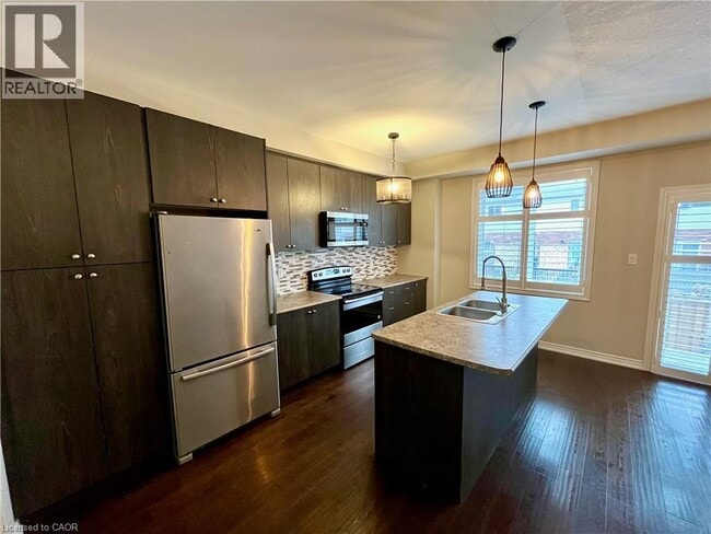 Building Photo - 7 Pinot Cres