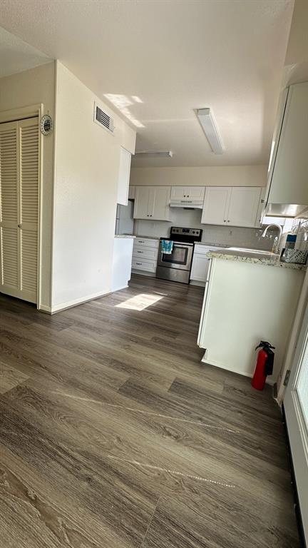 Foto del edificio - 9901 Sharpcrest St
