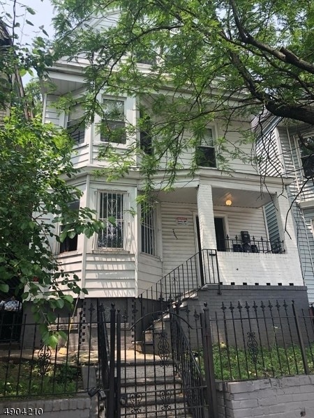 Primary Photo - 723 Bergen St