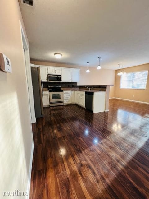 Building Photo - 3 br, 2.5 bath Townhome - 1798 N 177th Plz