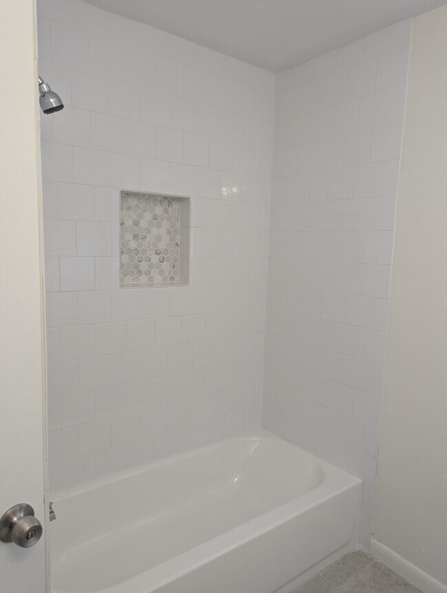 MBath with Tub/Shower - 1311 21st St