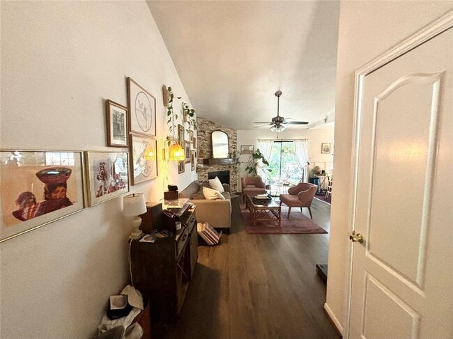 Building Photo - 1601 Faro Dr