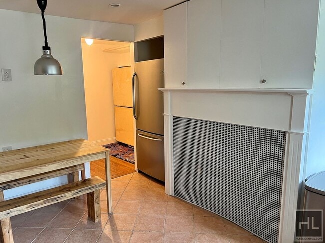 Foto del edificio - 1BR 1BA Private Garden Level Floor Through...