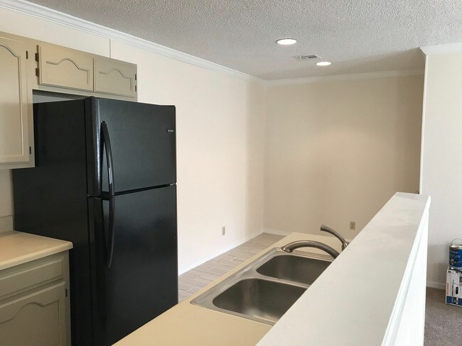 Foto del edificio - 2463 E 10th St