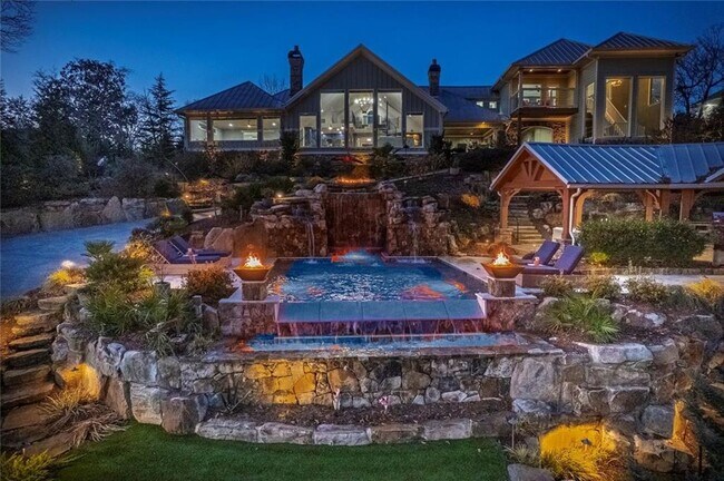 Foto del edificio - 920 Pine Cir