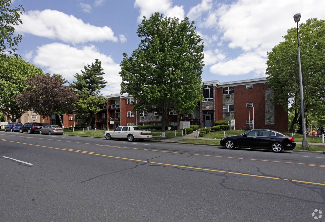 Primary Photo - Cleveland Apartments