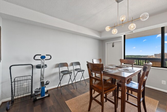 Foto del edificio - Awesome opportunity to rent a condo with $...