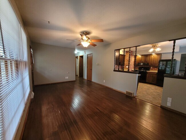 Foto del edificio - 3 Bedroom, 1.5 Bathroom home with detached garage