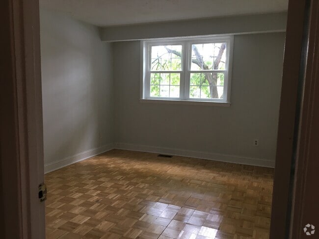 Building Photo - 349 Homeland Southway