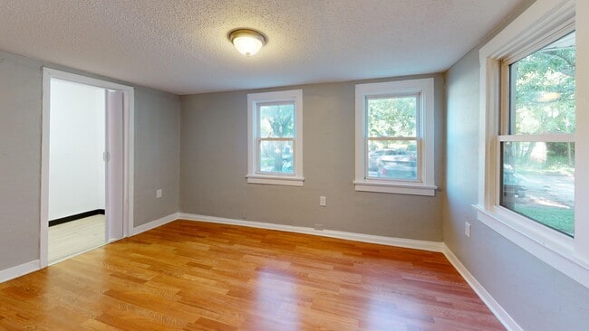 Building Photo - 3063 W 47th St