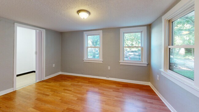 Foto del edificio - 3063 W 47th St