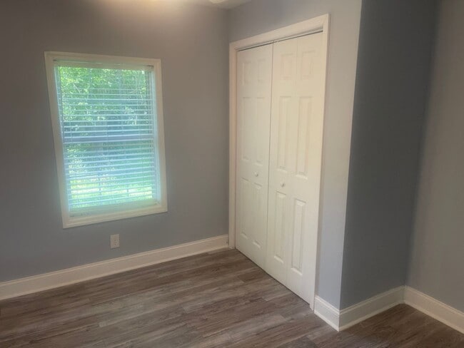 Building Photo - Now Available: Fully Renovated 6BR/4BA Home!