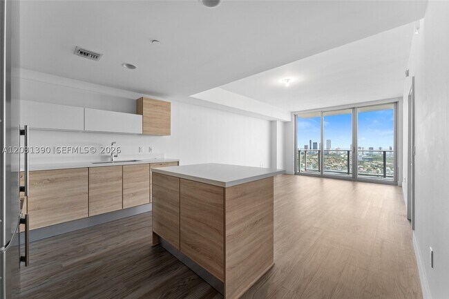 Foto del edificio - 16385 Biscayne Blvd