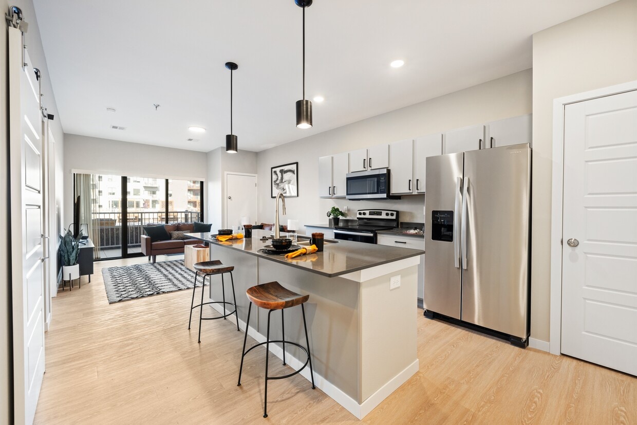 Primary Photo - EagleRidge Plaza Residences