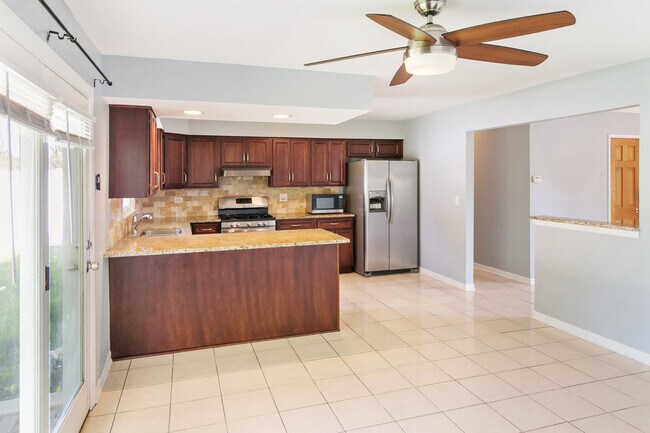 Building Photo - 15110 Huntington Ct