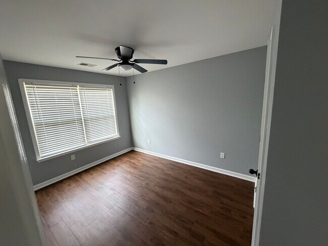 Foto del edificio - 482 Brawley St