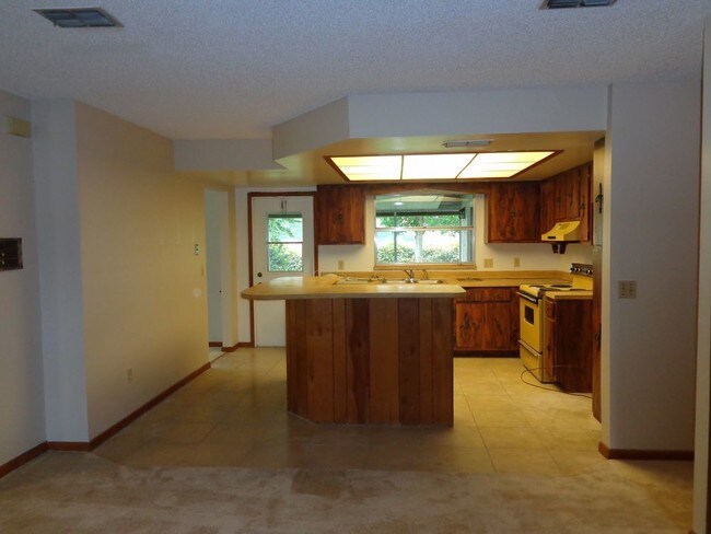 Building Photo - Pending 4/2 in Rio Pinar