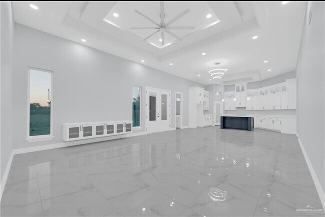 Building Photo - 3007 E Ebano St