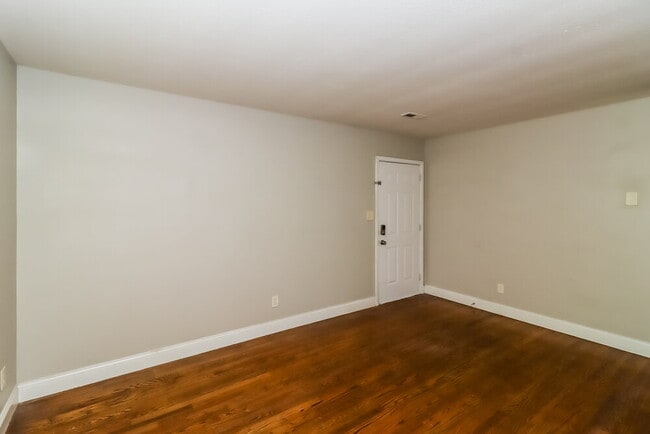 Building Photo - 5401 Snow White Ln