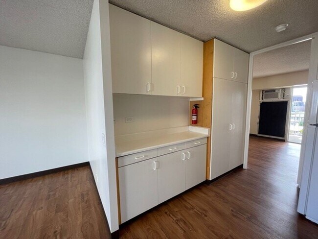 Foto del edificio - Westview Plaza Condo - Upgraded 1 bedroom,...