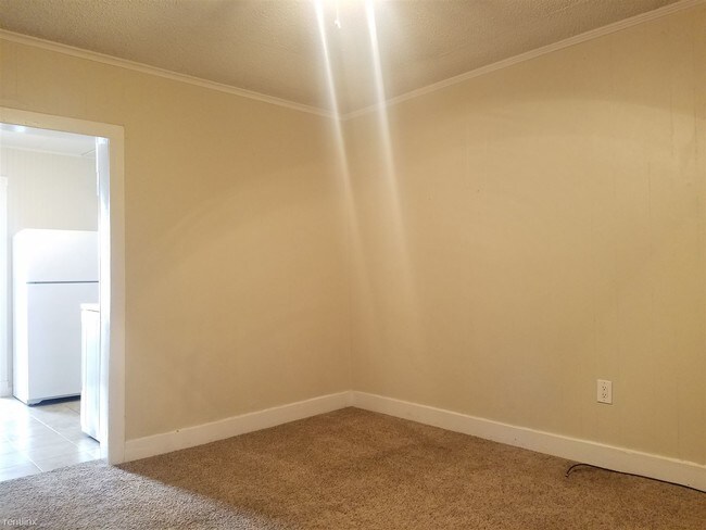 Foto del edificio - 1 br, 1 bath  - 402 1/2 S 7th Ave 402 1/2
